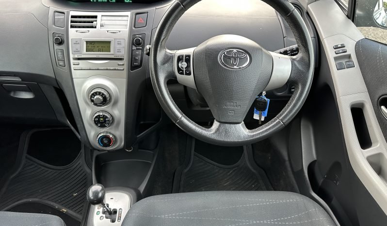
								1.3 Petrol_2008 Toyota Yaris_6m MOT_98k Miles_Srvc Hstry_x2 Keys_3 months Evo Warranty_ full									