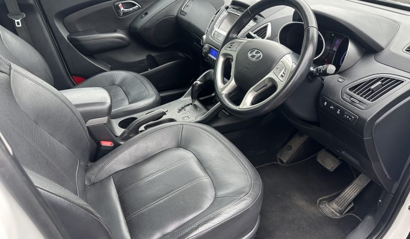 
								4WD 2.0 Diesel_2012 Hyundai ix35_06m MOT_93k Miles_Srvc Hstry_Sat-Nav_Rev CAM_Parking Sensors_Sun-Roof_ x2 Keys_ 3 months Evo Warranty_ full									