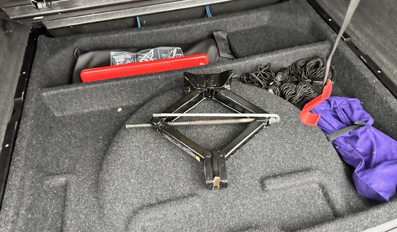 
								AUTOMATIC AWD_2.4 DIESEL 2012 Volvo XC60_10m MOT_112k Miles_Sat-Nav_Bluetooth_Luxury Specs_x2 Keys_3 months Evo Warranty_ full									