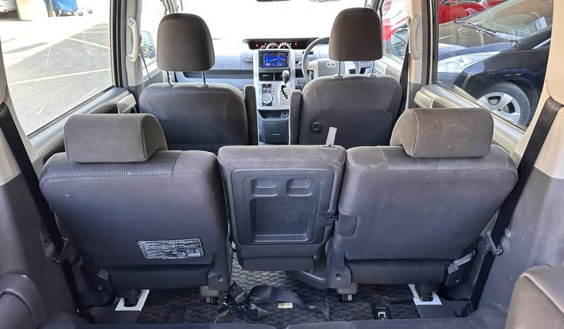 
								AUTOMATIC_7 Seater_2.0 Petrol_2009 Toyota Voxy_119k Miles_12m MOT_Fully Checked_x2 Keys_ Japan Import full									