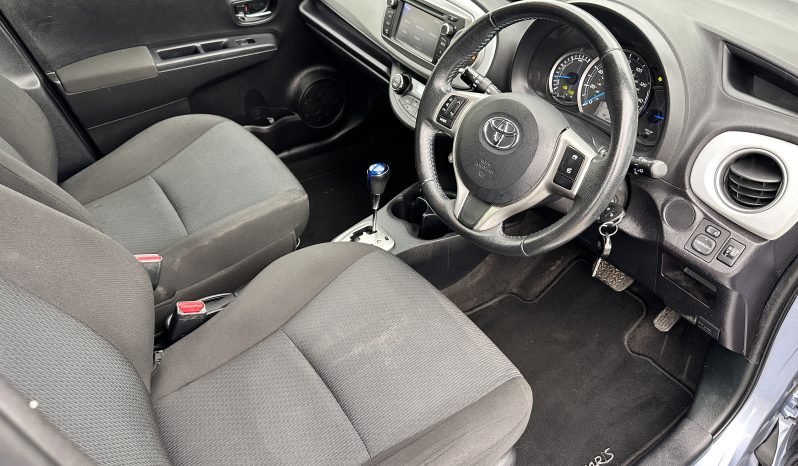 
								HYBRID_AUTOMATIC_1.5 Petrol_2013 Toyota Yaris_£20 Tax_6m MOT_98k Miles_Srvc Hstry_Rev Cam_x2 Keys full									