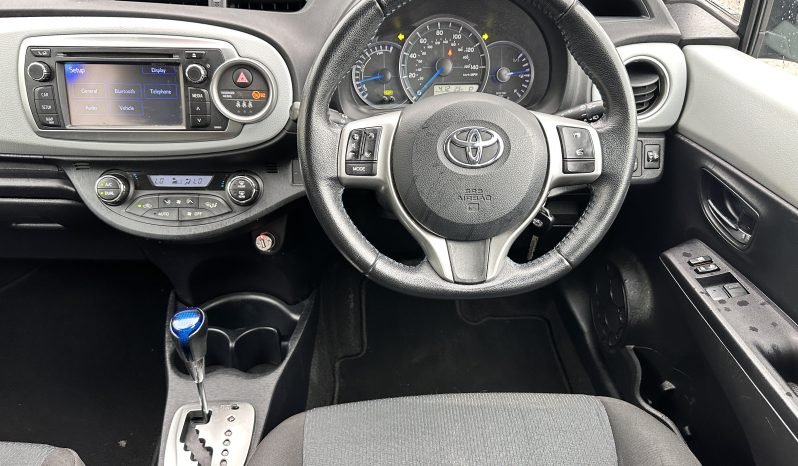 
								HYBRID_AUTOMATIC_1.5 Petrol_2013 Toyota Yaris_£20 Tax_6m MOT_98k Miles_Srvc Hstry_Rev Cam_x2 Keys full									